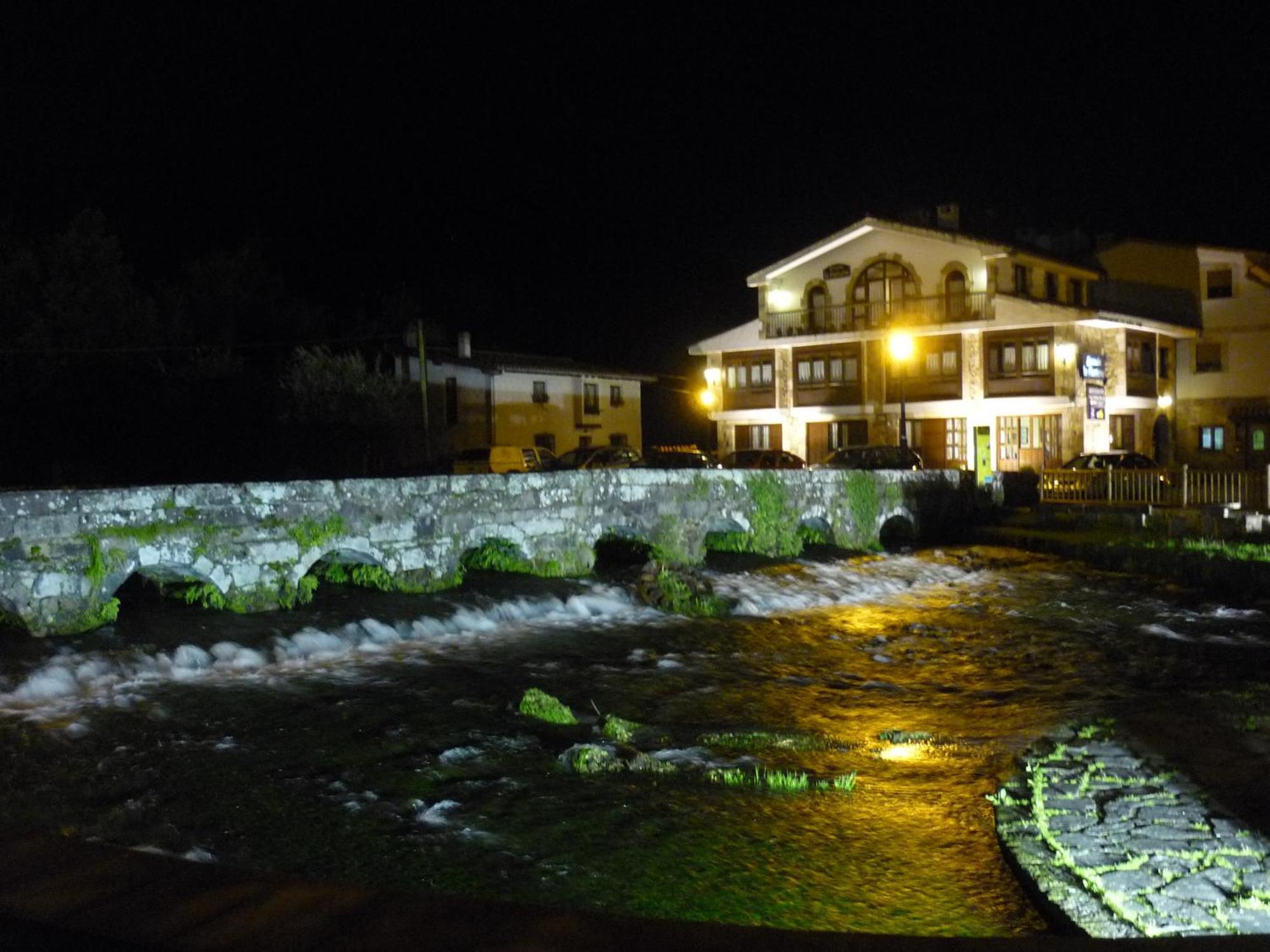 Hotel La Fuentona De Ruente Esterno foto