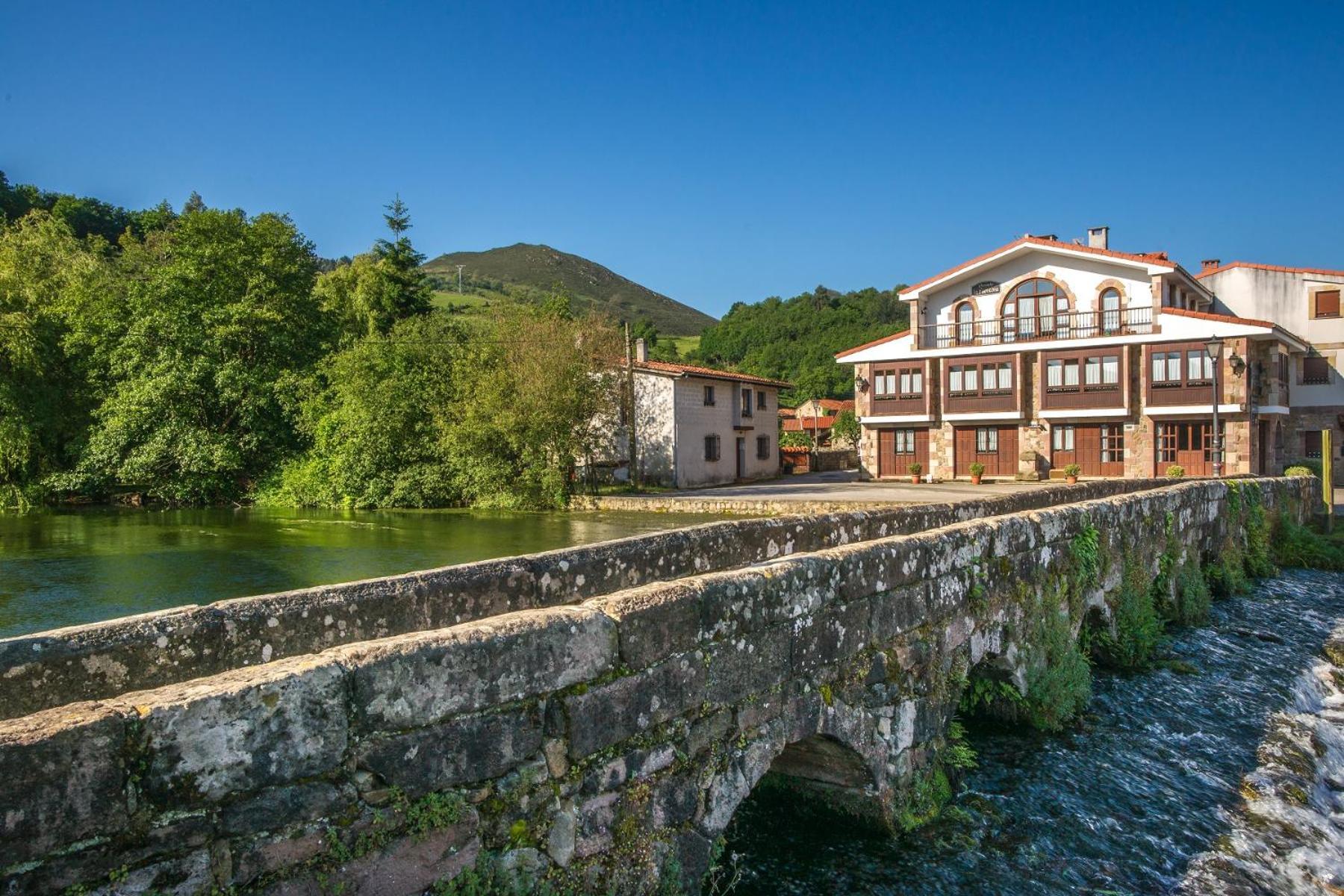 Hotel La Fuentona De Ruente Esterno foto